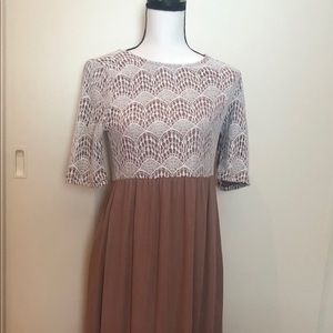 NWOT maxi dress w/side pockets. Dusty pink. Med